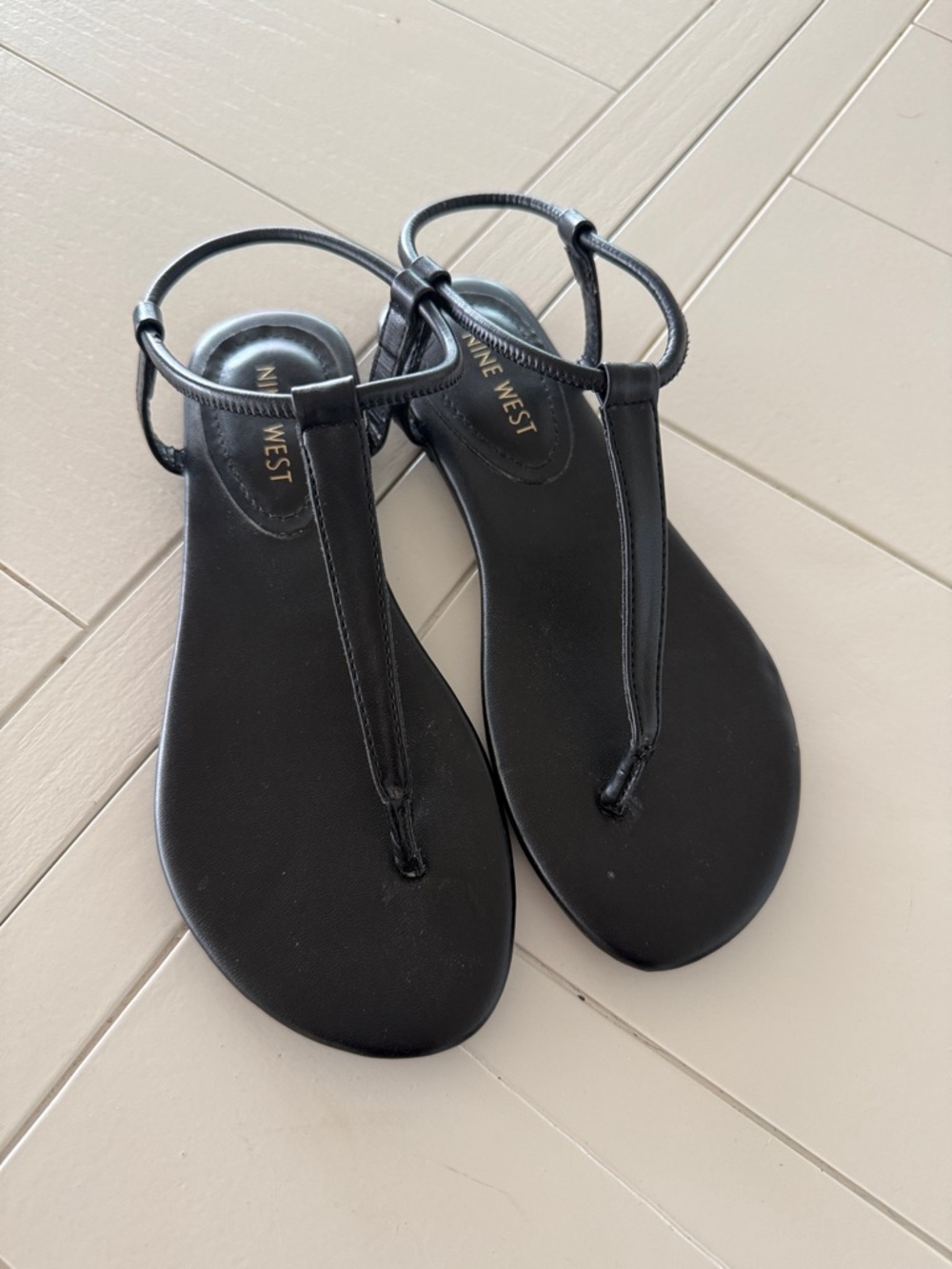 Nine West Black T-Strap Minimal Sandals Size 5 Ed a